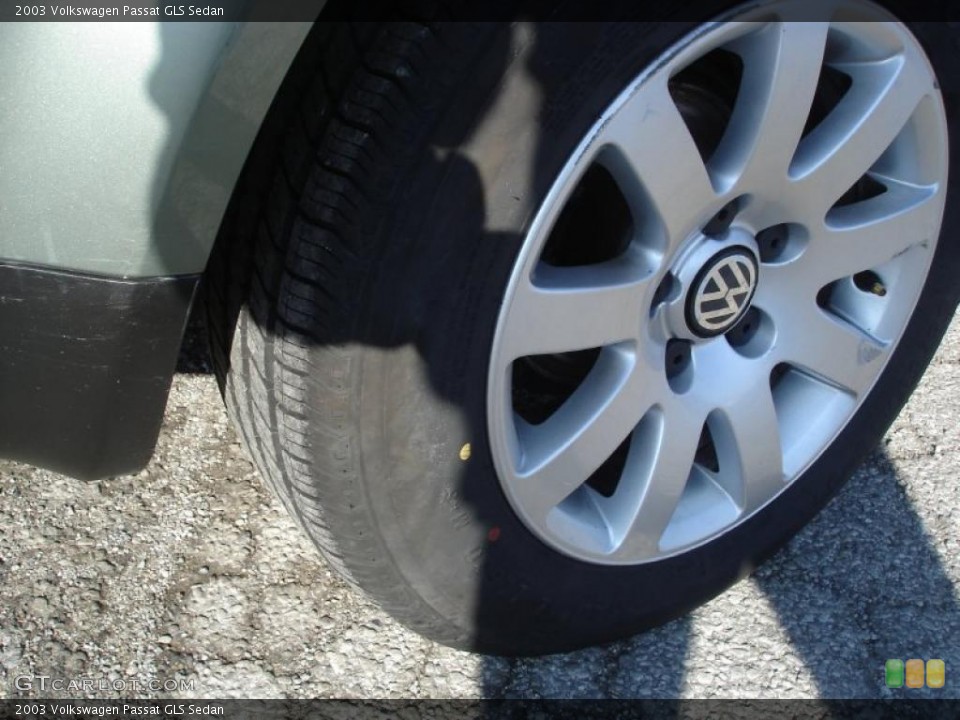 2003 Volkswagen Passat GLS Sedan Wheel and Tire Photo #39565808