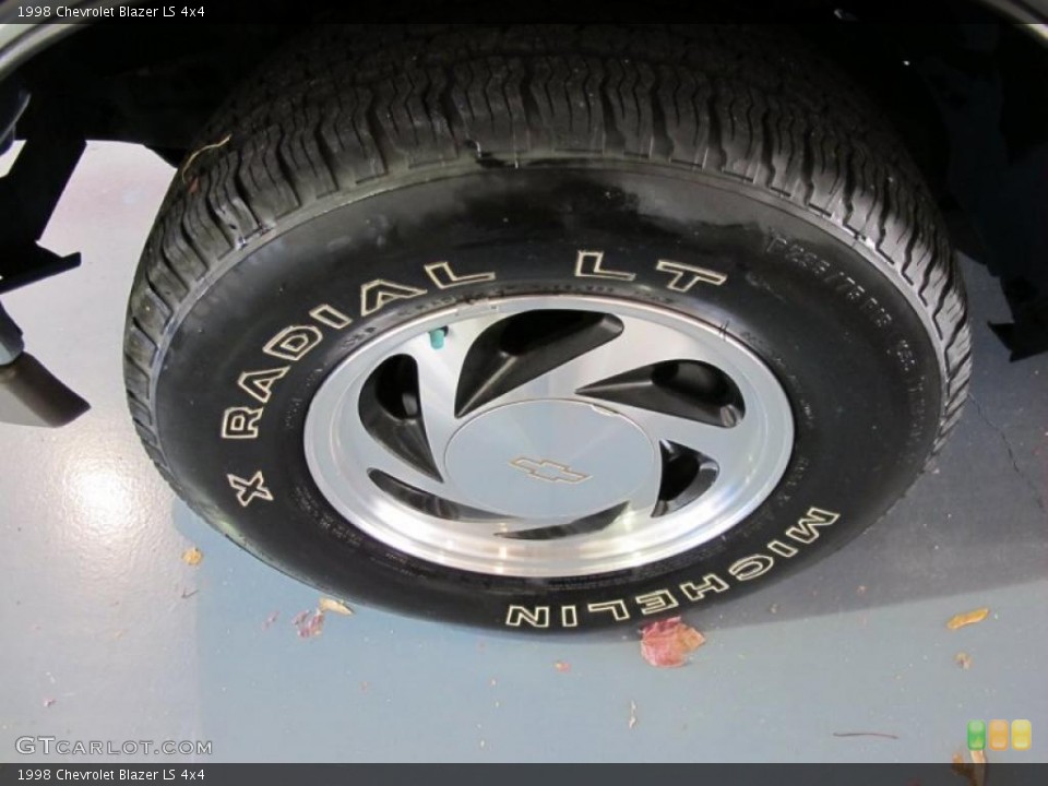 1998 Chevrolet Blazer LS 4x4 Wheel and Tire Photo #39570895