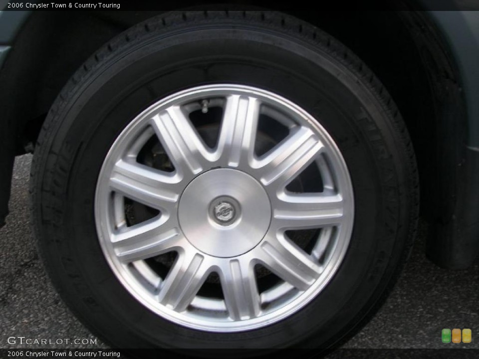 2006 Chrysler Town & Country Touring Wheel and Tire Photo #39580421