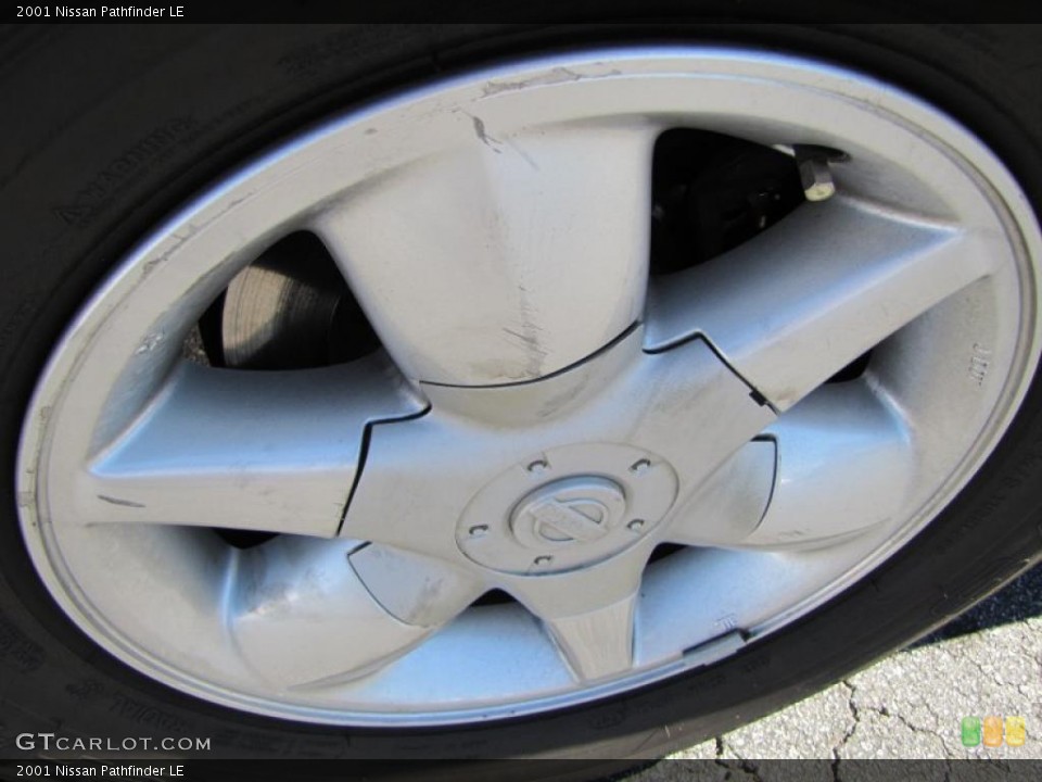 2001 Nissan Pathfinder LE Wheel and Tire Photo #39592661