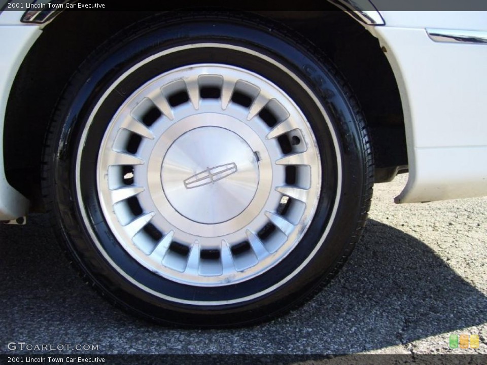 2001 Lincoln Town Car Executive Wheel and Tire Photo #39594091