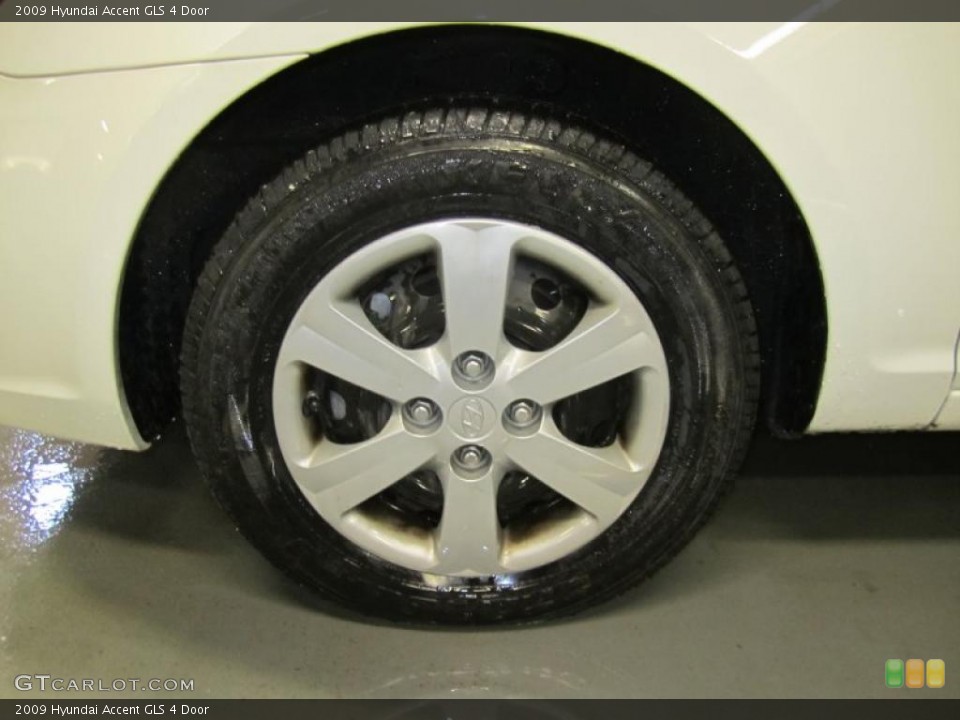 2009 Hyundai Accent GLS 4 Door Wheel and Tire Photo #39613389