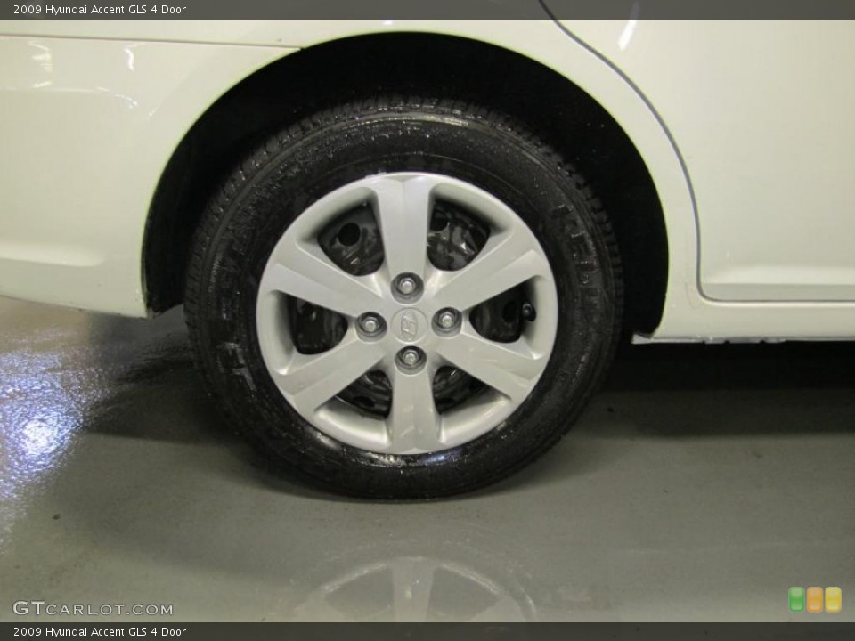 2009 Hyundai Accent GLS 4 Door Wheel and Tire Photo #39613521