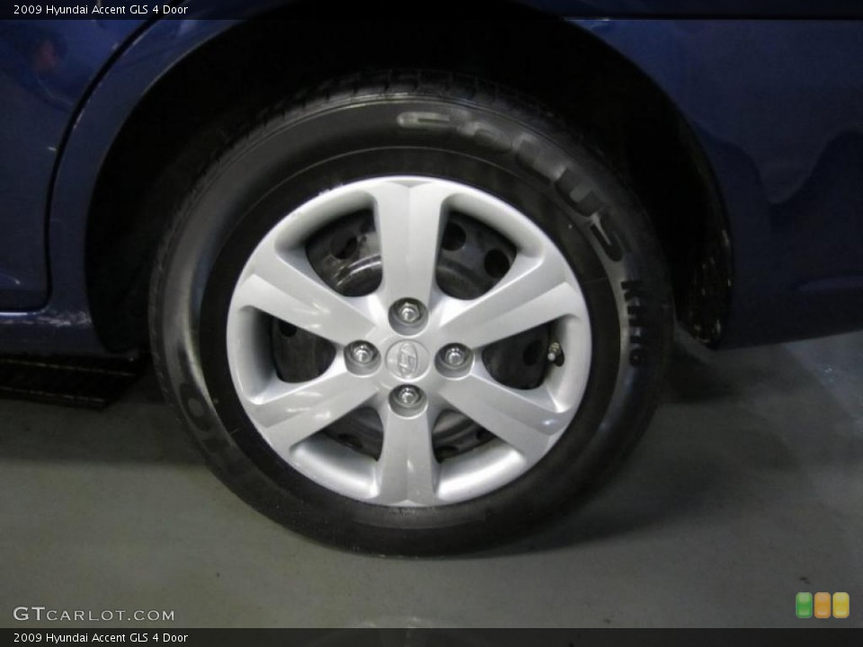 2009 Hyundai Accent GLS 4 Door Wheel and Tire Photo #39613861
