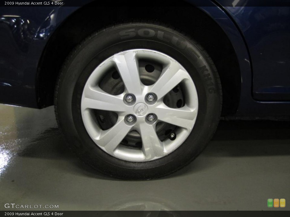 2009 Hyundai Accent GLS 4 Door Wheel and Tire Photo #39613993