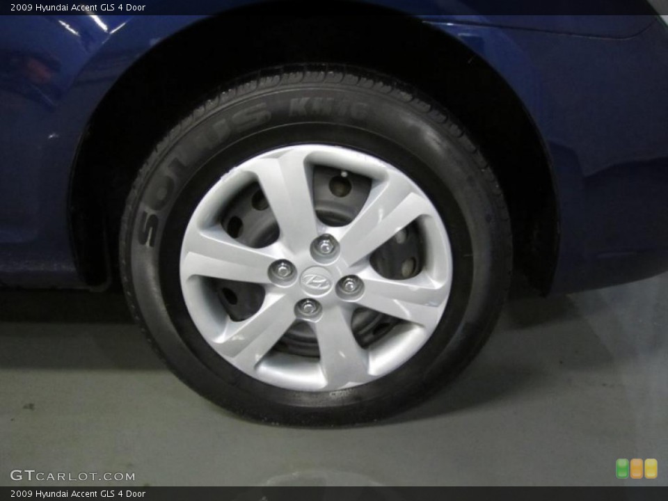 2009 Hyundai Accent GLS 4 Door Wheel and Tire Photo #39614009