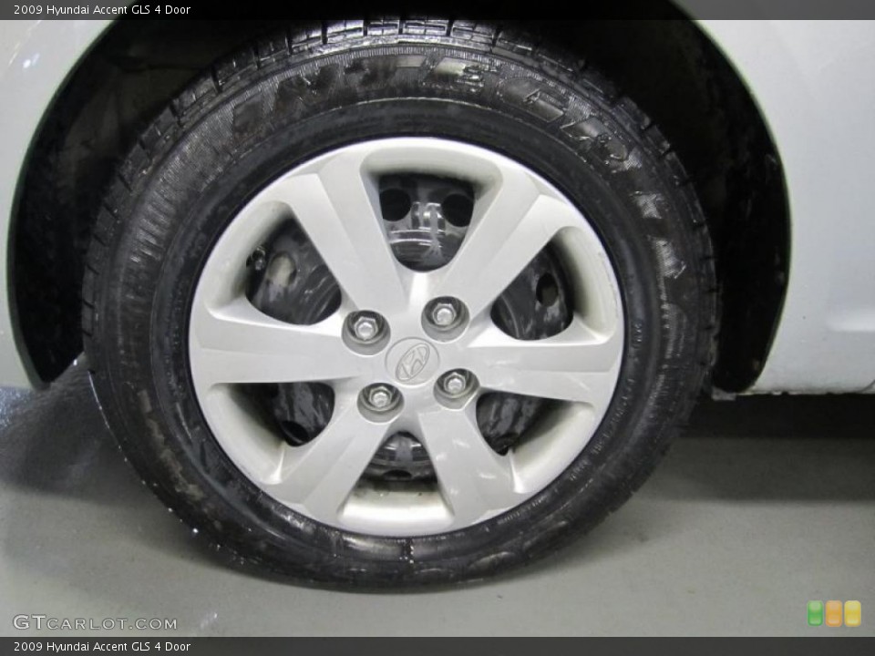 2009 Hyundai Accent GLS 4 Door Wheel and Tire Photo #39614309