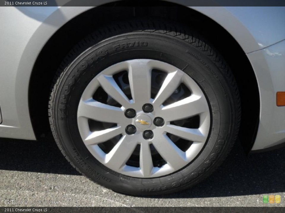 2011 Chevrolet Cruze LS Wheel and Tire Photo #39614313
