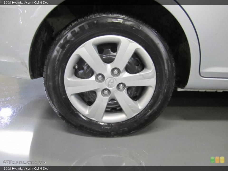 2009 Hyundai Accent GLS 4 Door Wheel and Tire Photo #39614445