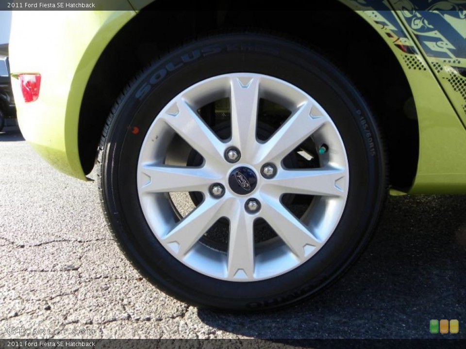 2011 Ford Fiesta SE Hatchback Wheel and Tire Photo #39630290