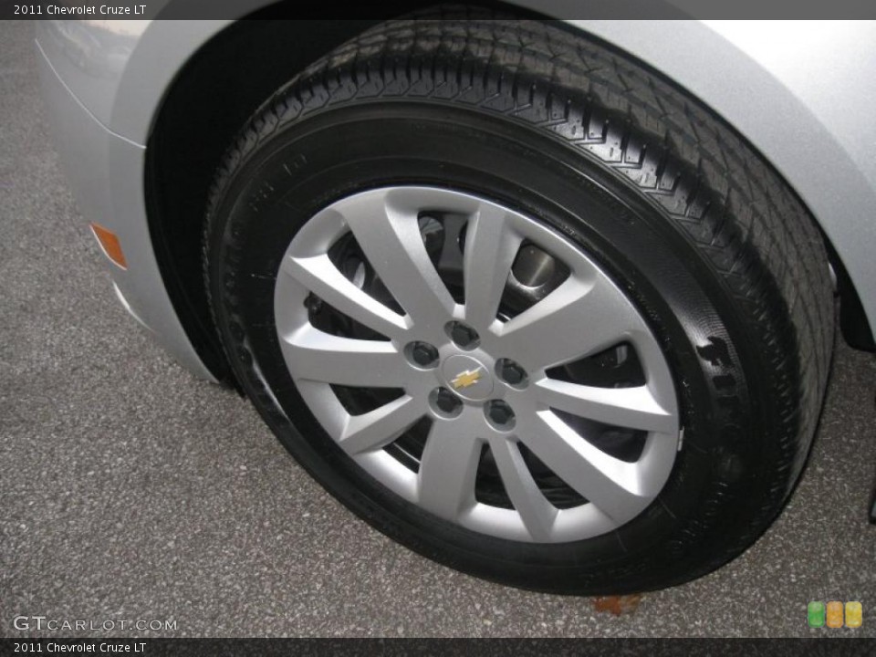 2011 Chevrolet Cruze LT Wheel and Tire Photo #39681367