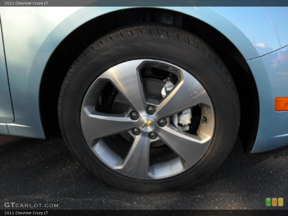 2011 Chevrolet Cruze LT Wheel and Tire Photo #39701695