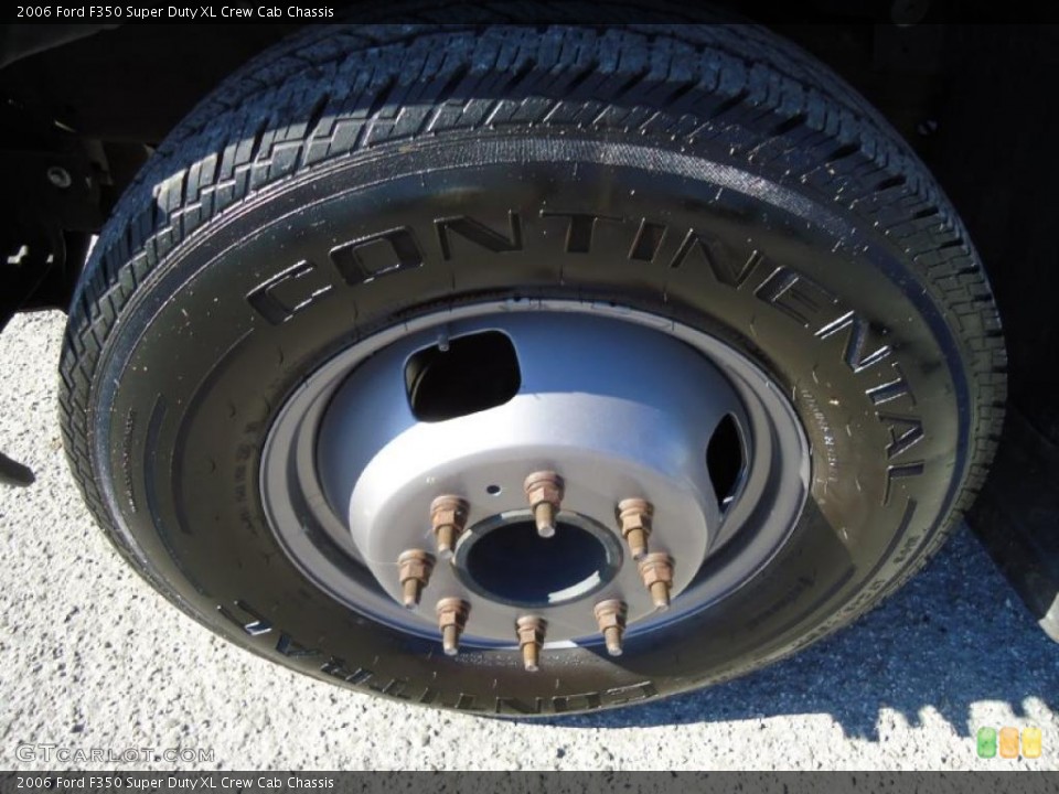 2006 Ford F350 Super Duty XL Crew Cab Chassis Wheel and Tire Photo #39706187