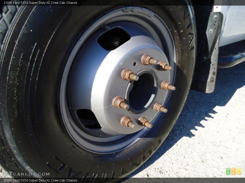 2006 Ford F350 Super Duty XL Crew Cab Chassis Wheel and Tire Photo #39706203