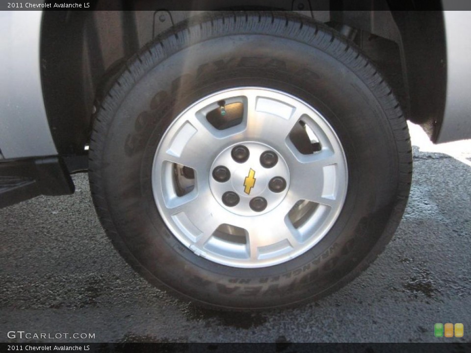 2011 Chevrolet Avalanche LS Wheel and Tire Photo #39707451