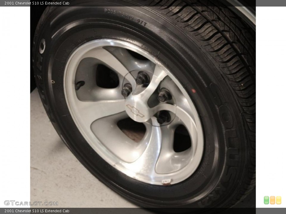 2001 Chevrolet S10 LS Extended Cab Wheel and Tire Photo #39732179