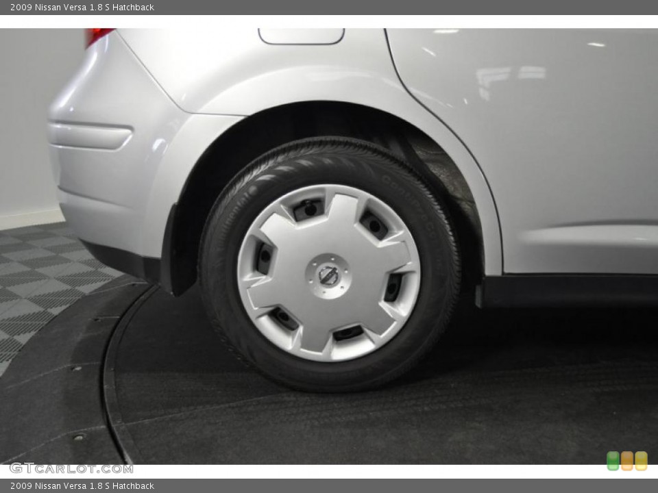 2009 Nissan Versa 1.8 S Hatchback Wheel and Tire Photo #39734395