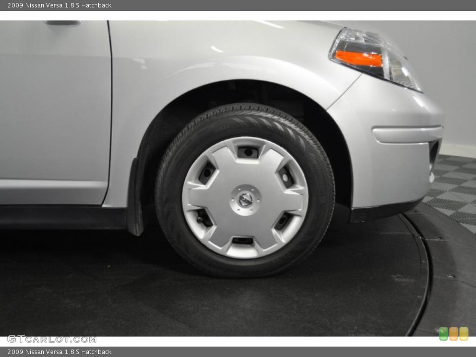2009 Nissan Versa 1.8 S Hatchback Wheel and Tire Photo #39734407
