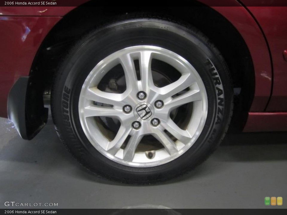 2006 Honda Accord SE Sedan Wheel and Tire Photo #39746382