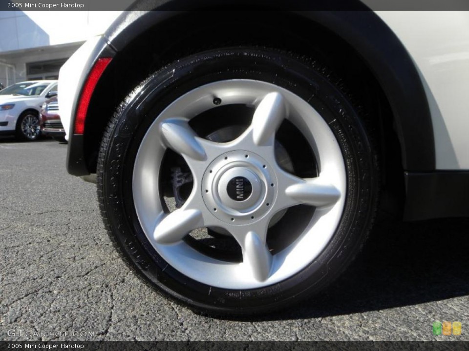 2005 Mini Cooper Hardtop Wheel and Tire Photo #39843970