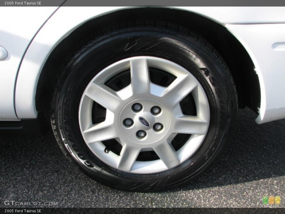 2005 Ford Taurus SE Wheel and Tire Photo #39881771