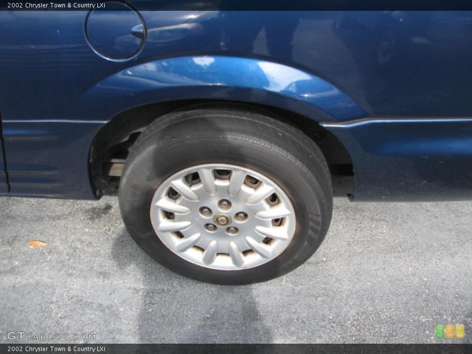 2002 Chrysler Town & Country LXi Wheel and Tire Photo #39886988