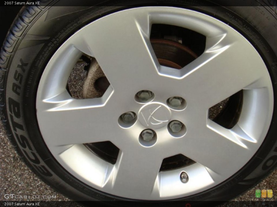 2007 Saturn Aura XE Wheel and Tire Photo #39901183