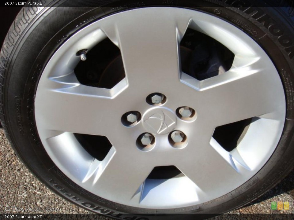 2007 Saturn Aura XE Wheel and Tire Photo #39901631
