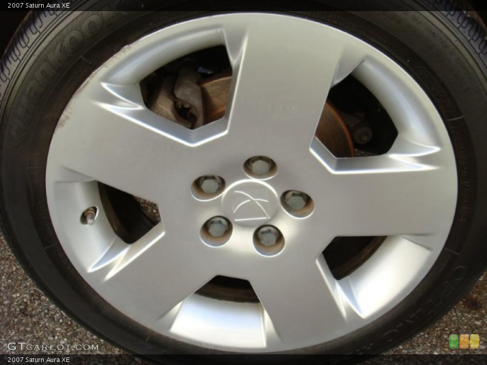 2007 Saturn Aura XE Wheel and Tire Photo #39901647