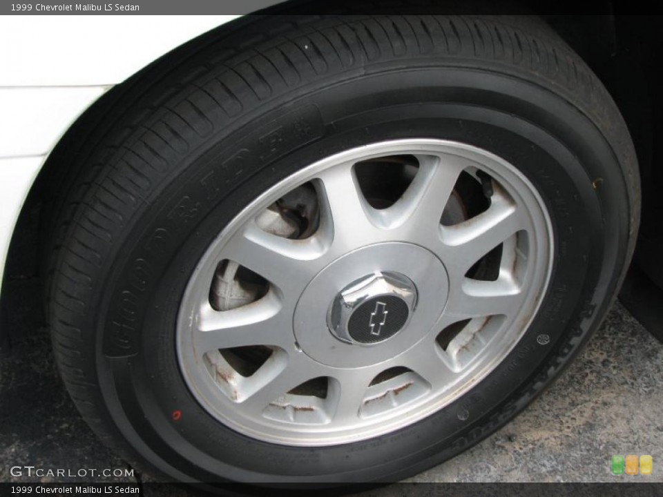 1999 Chevrolet Malibu LS Sedan Wheel and Tire Photo #39909859