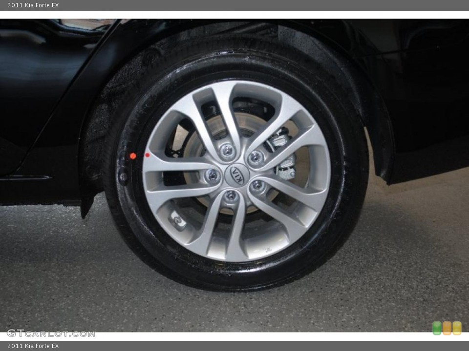 2011 Kia Forte EX Wheel and Tire Photo #40010184