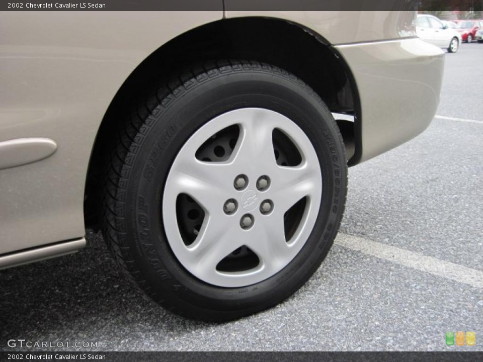 2002 Chevrolet Cavalier LS Sedan Wheel and Tire Photo #40022254