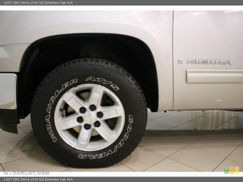 2007 GMC Sierra 1500 SLE Extended Cab 4x4 Wheel and Tire Photo #40032698