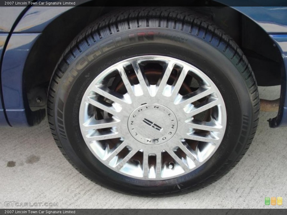 2007 Lincoln Town Car Signature Limited Wheel and Tire Photo #40036142