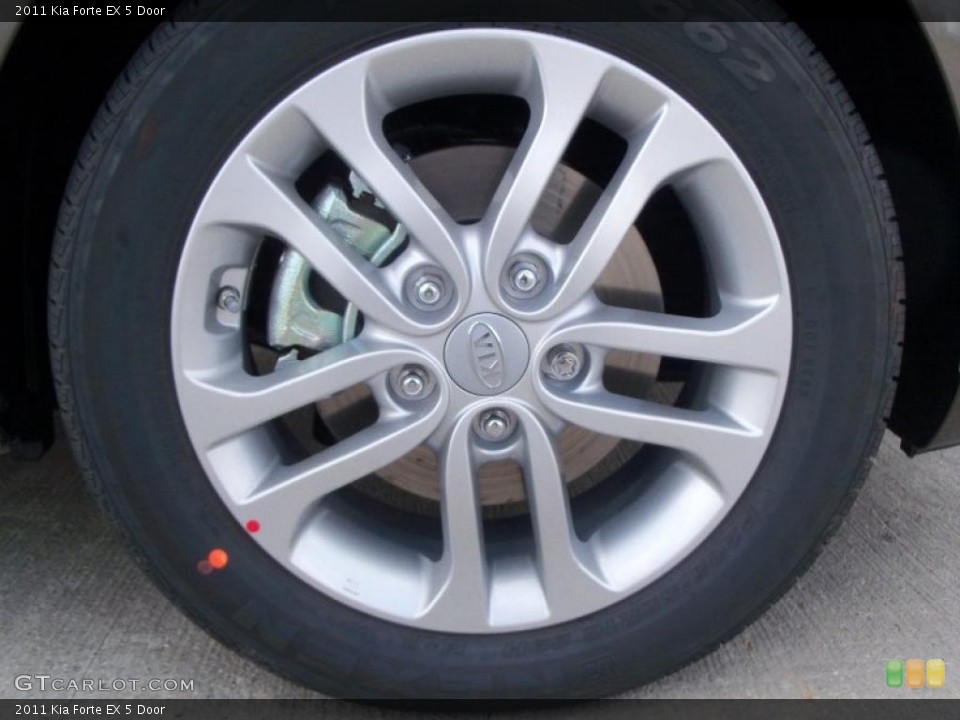 2011 Kia Forte EX 5 Door Wheel and Tire Photo #40076295