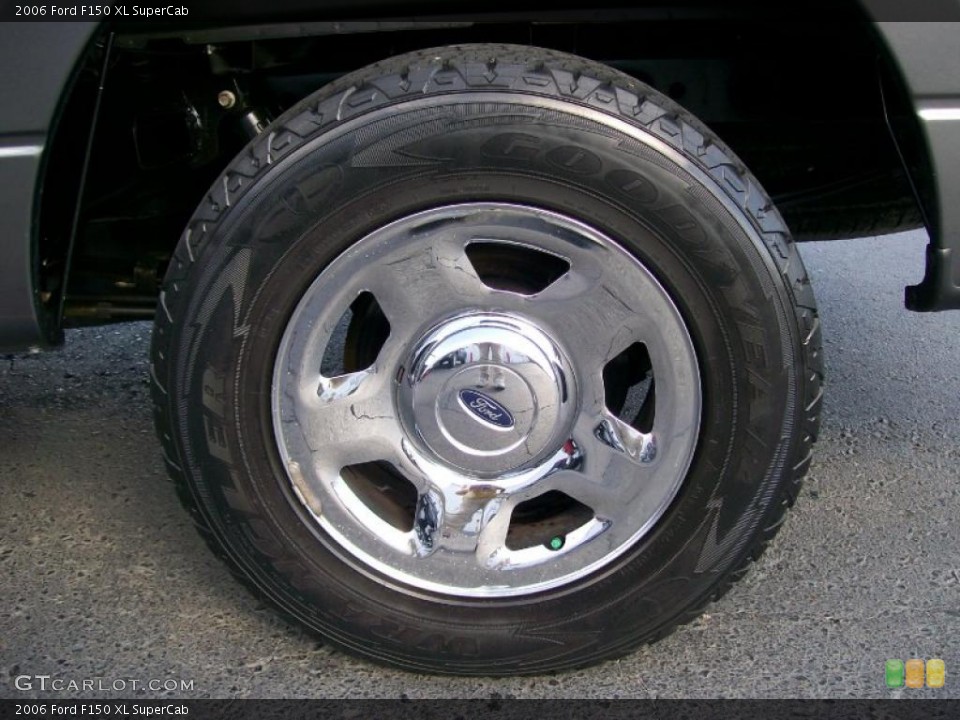 2006 Ford F150 XL SuperCab Wheel and Tire Photo #40092171