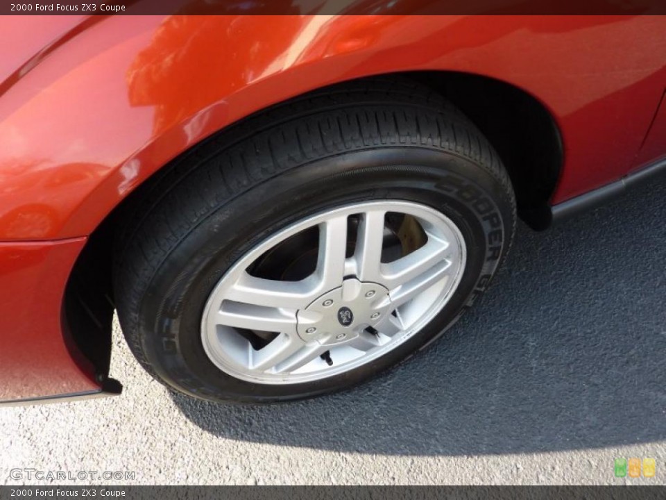 2000 Ford Focus ZX3 Coupe Wheel and Tire Photo #40108127