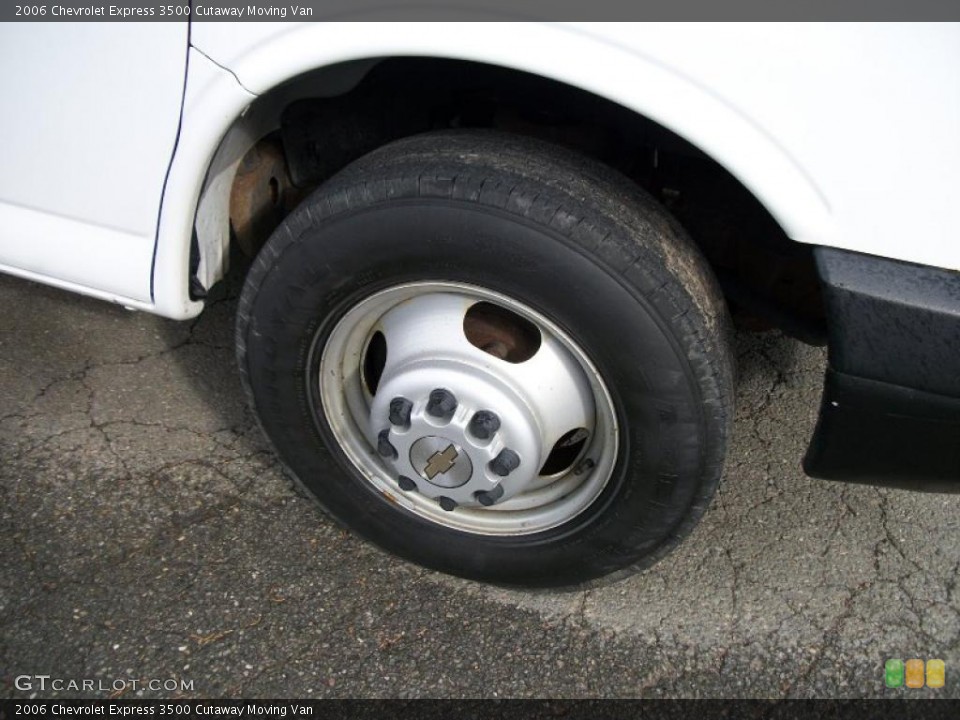 2006 Chevrolet Express 3500 Cutaway Moving Van Wheel and Tire Photo #40109451