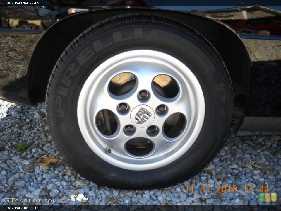 1987 Porsche 924 S Wheel and Tire Photo #40112531