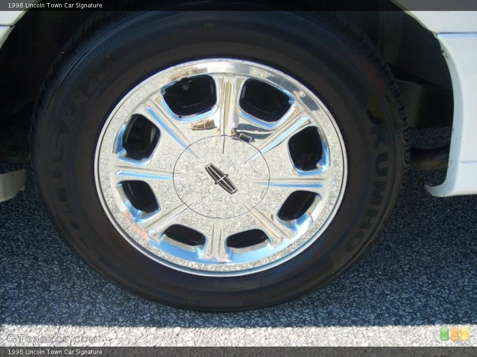 1998 Lincoln Town Car Signature Wheel and Tire Photo #40172561