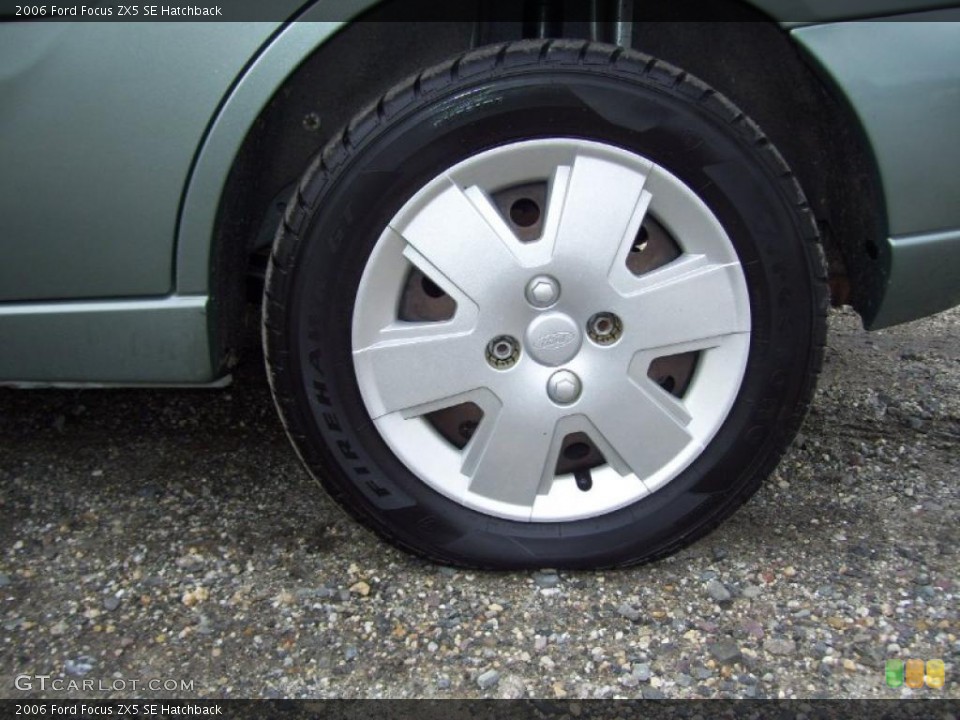 2006 Ford Focus ZX5 SE Hatchback Wheel and Tire Photo #40198832
