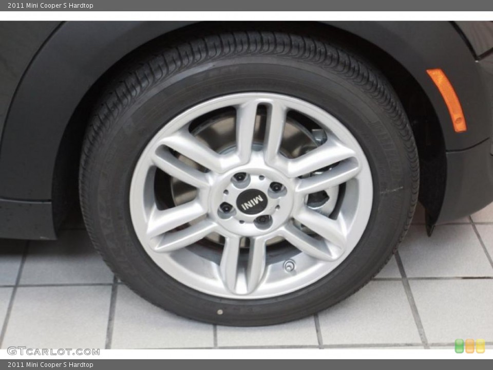 2011 Mini Cooper S Hardtop Wheel and Tire Photo #40268346