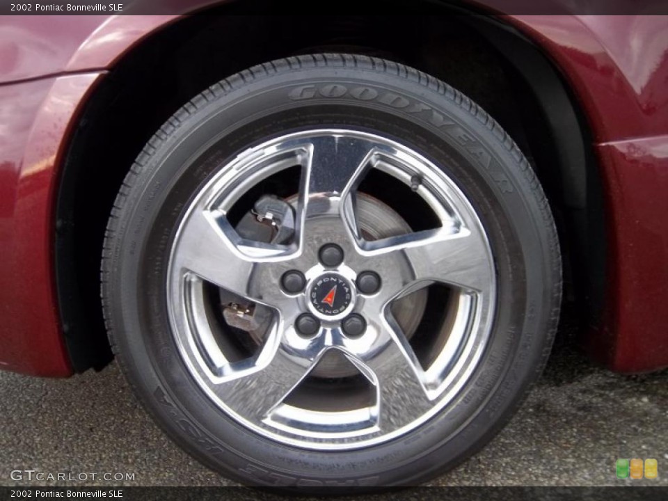 2002 Pontiac Bonneville SLE Wheel and Tire Photo #40358597