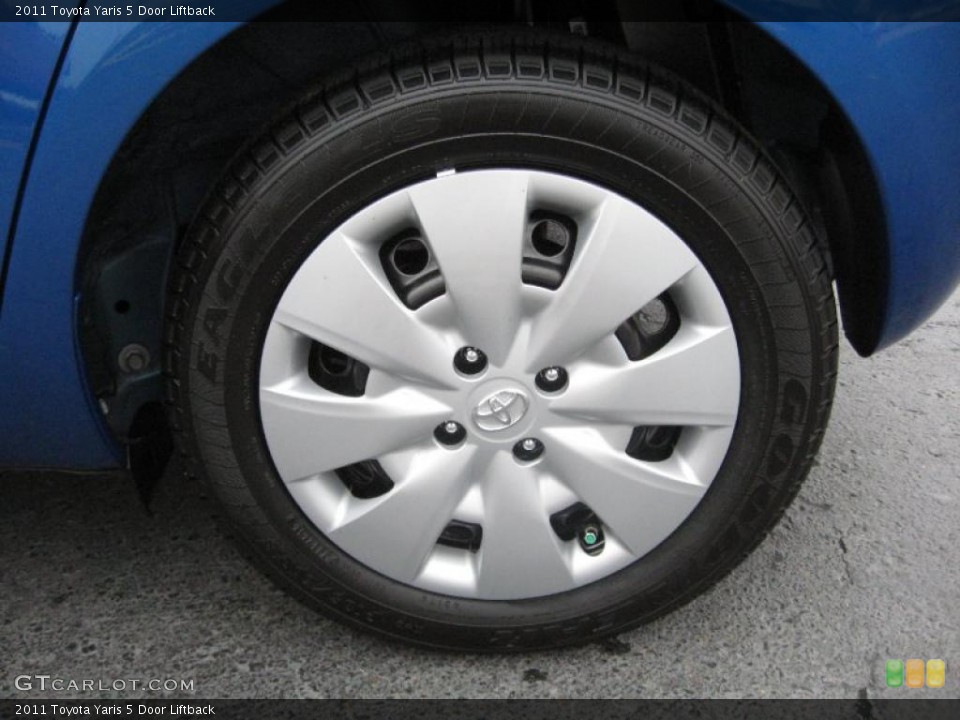 2011 Toyota Yaris 5 Door Liftback Wheel and Tire Photo #40376769