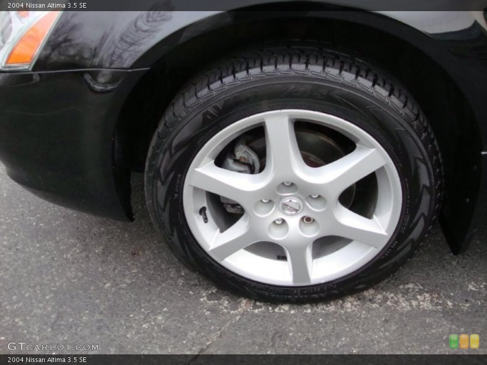 2004 Nissan Altima 3.5 SE Wheel and Tire Photo #40495714