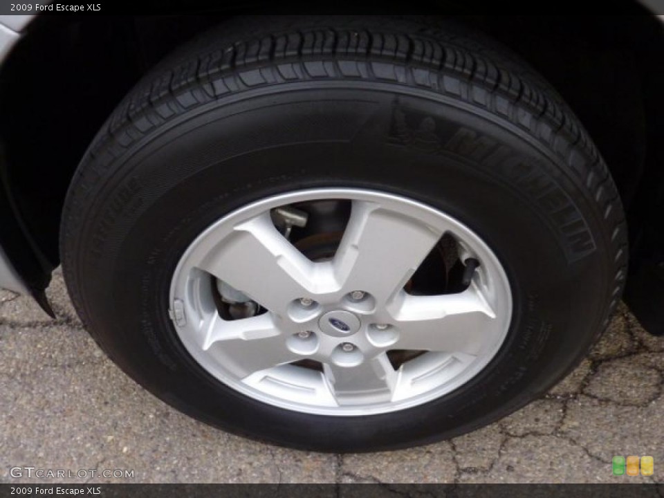 2009 Ford Escape XLS Wheel and Tire Photo #40522635