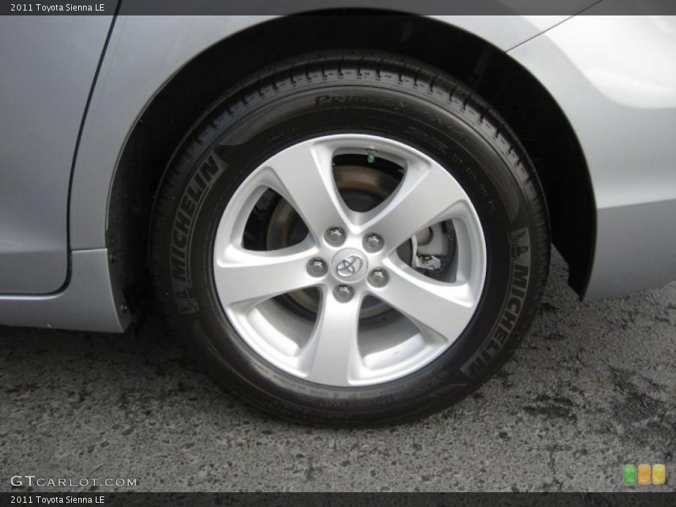 2011 Toyota Sienna LE Wheel and Tire Photo #40531848