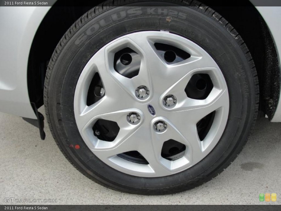 2011 Ford Fiesta S Sedan Wheel and Tire Photo #40542169