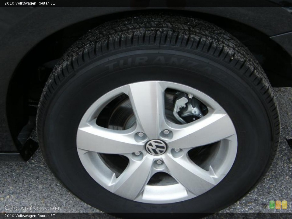 2010 Volkswagen Routan SE Wheel and Tire Photo #40558165