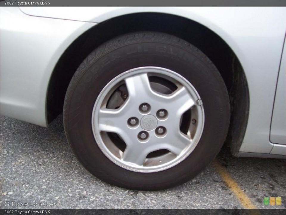 2002 Toyota Camry LE V6 Wheel and Tire Photo #40582201